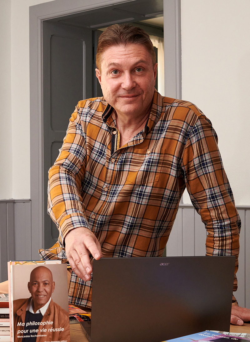 Thierry Hernando - Écrivain biographe